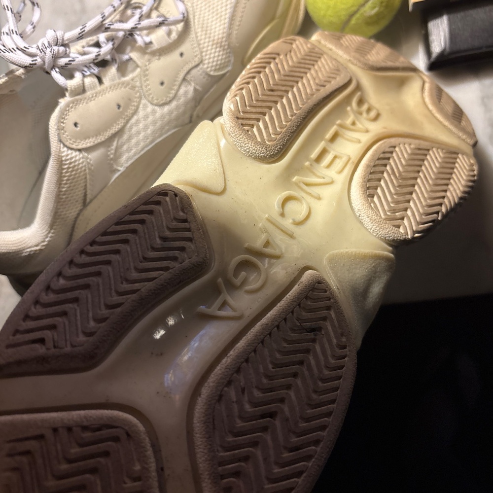Balenciaga Triple S White Sneakers - Iconic Chunky Style - 43 - Picture 7 of 8
